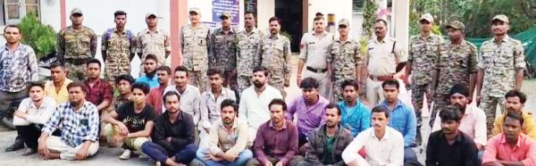 23 संदिग्ध हिरासत में, दस्तावेजों की जांच