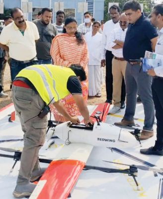 ड्रोन के जरिये कोण्डागांव के अंदरूनी क्षेत्रों में पहुंचाई मेडिकल किट