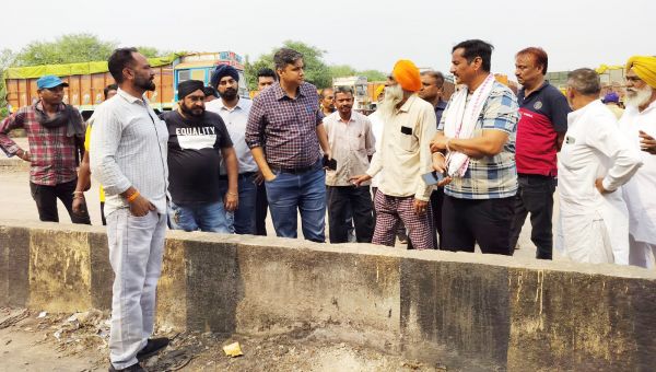 पूर्व सांसद अभिषेक ने जाना ट्रांसपोर्ट की समस्याएं