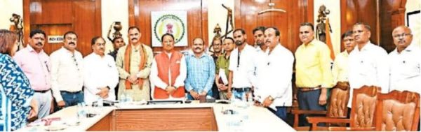 3 सूत्रीय मांग, सेवा सहकारी समिति कर्मियों की हड़ताल जारी 