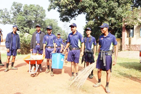 बिरसा मुंडा जयंती पर स्वयंसेवकों ने किया श्रमदान