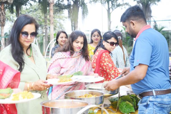 धूमधाम से मनी आंवला नवमी 