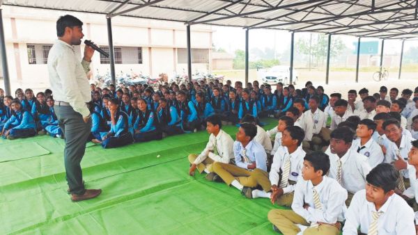 रिसदा स्कूल में जागरूकता शिविर