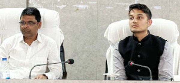 तेजी से करें विकास कार्य - जयंत