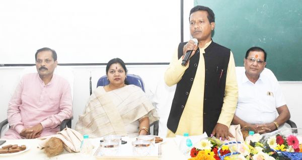 सारंगढ़ के कॉलेज पहुंचे लोस सदस्य  राधेश्याम राठिया व कमलेश जांगड़े