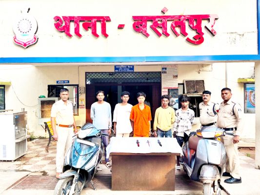 ऑक्सीजोन में चाकूबाजी के नाबालिग समेत आधा दर्जन आरोपी गिरफ्तार