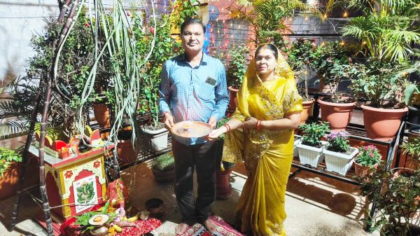 छोटी दिवाली पर घरों में दिखी खुशियां