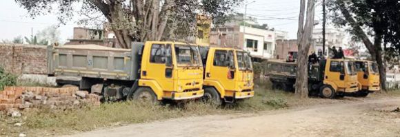 अवैध रेत खनन-परिवहन, आधा दर्जन वाहन जब्त