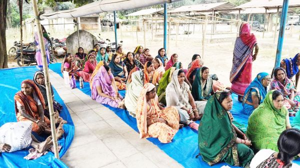 आश्वासन के बाद भी नहीं बनी सडक़  