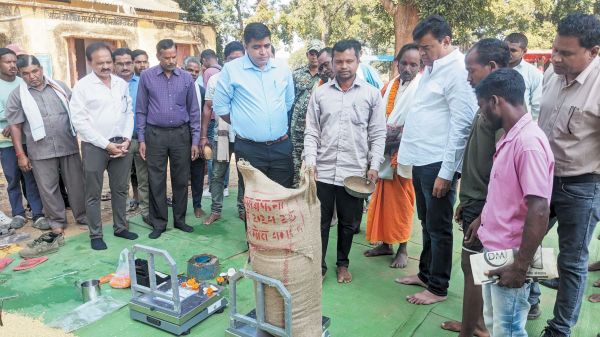 किसानों का सम्मान कर धान खरीदी शुरु