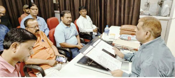 उप जिला निर्वाचन अधिकारी ने ली राजनीतिक दलों की बैठक