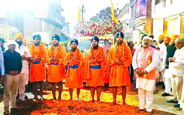 गुरुपरब पर नगर कीर्तन