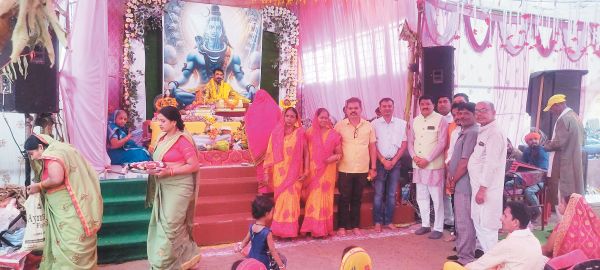 शिव महापुराण कथा में पहुंचे विधायक