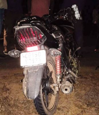 डिवाइडर से टकराई बाइक, चालक की मौत