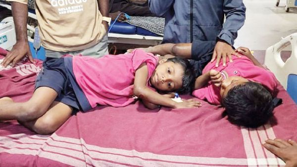 दुपहिया की टक्कर, दो स्कूली बच्चे समेत 5 घायल