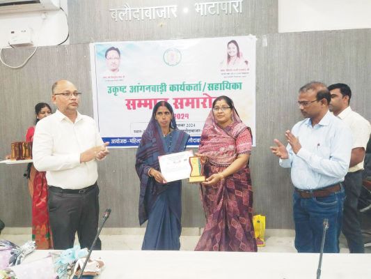 आंबा कार्यकर्ताओं-सहायिकाओं का सम्मान