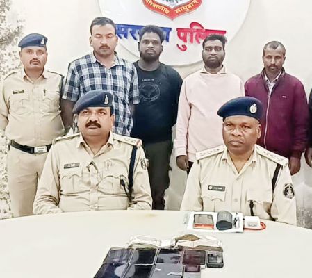 लग्जरी कार से गांजा तस्करी, 4 गिरफ्तार