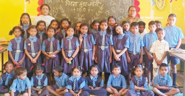 स्कूल में भगवान बिरसा मुंडा की जयंती मनाई