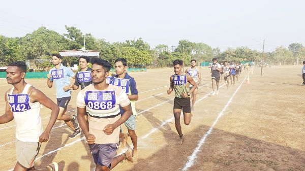 पहले दिन 500 में से 64 फीसदी अभ्यर्थी अनुपस्थित, आरक्षक बनने 180 आवेदकों ने लगाई दौड़