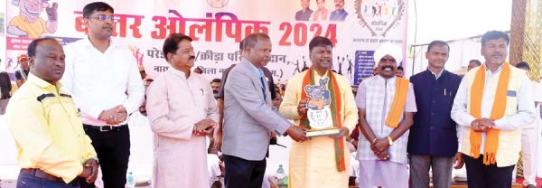 बस्तर ओलंपिक : समापन समारोह में शामिल हुए वन मंत्री