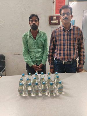 शराब संग युवक पकड़ाया