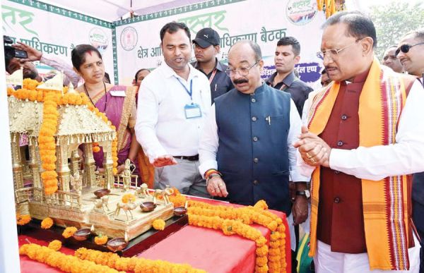 सीएम का बस्तरिया अंदाज में स्वागत