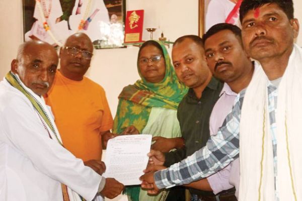 भारतीय किसान संघ ने जीएम फसल से होने वाले नुकसान को लेकर सांसद को सौंपा ज्ञापन