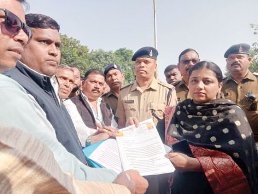 हत्या के विरोध में सर्व नाई सेन समाज लामबंद राज्यपाल और मुख्यमंत्री के नाम सौंपा ज्ञापन