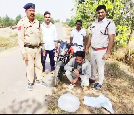 शराब माफिया चढ़ा  आबकारी टीम के हत्थे 