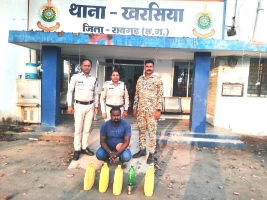 महुआ शराब संग आरोपी गिरफ्तार  
