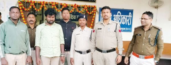 जन्म प्रमाण पत्र-आधार कार्ड में कूटरचना कर नाबालिग से शादी-रेप, आरोपी गिरफ्तार