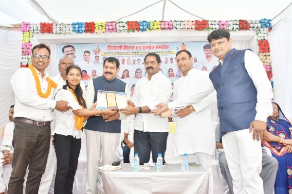 नगर साहू समाज ने किया प्रतिभाओं का सम्मान