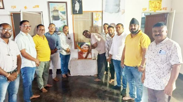 कांग्रेसियों ने मनाई इंदिरा गांधी की जयंती