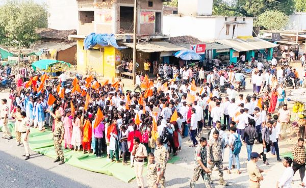 2 सौ विद्यार्थियों ने 2 घंटे तक हाइवे किया जाम