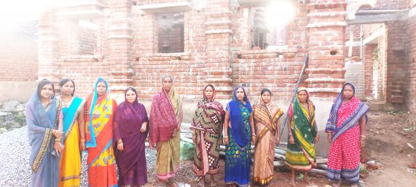 महतारी वंदन राशि, गांव-गांव जाकर चंदा एकत्र कर, महिलाएं करा रही है राम मंदिर का निर्माण