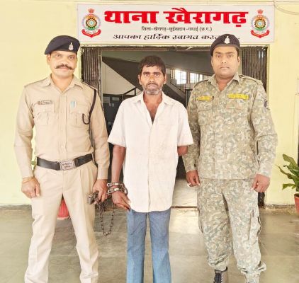 पानी भरने गई महिला  से छेड़छाड़, गिरफ्तार