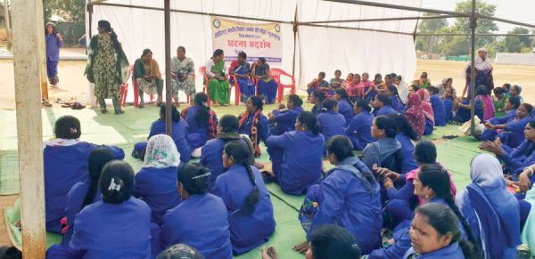 स्वच्छता दीदी महासंघ का दो दिनी धरना-प्रदर्शन शुरू
