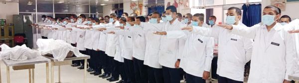 नवप्रवेशित एमबीबीएस के विद्यार्थियों को दिलाई कैडेवरिक शपथ