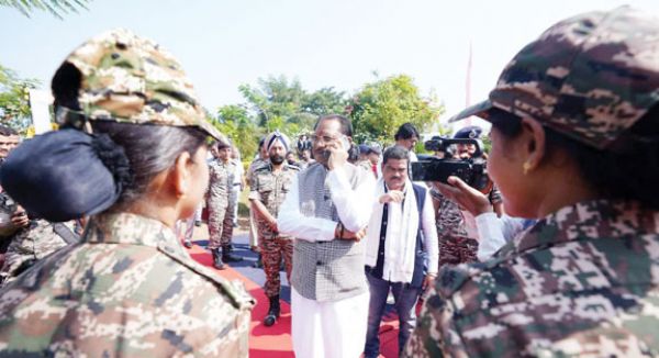 सीएम ने बस्तरिया बटालियन की जवान प्रमिका की माता से की फोन पर बात