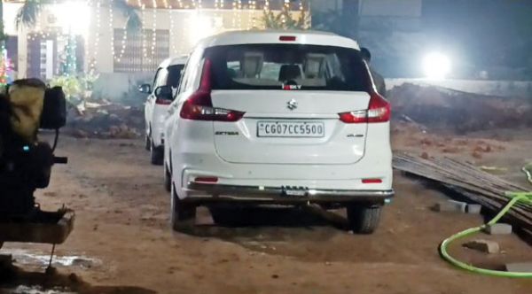 ठेकेदार के कार्यालय में जीएसटी का छापा