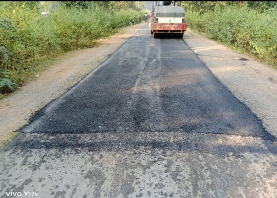 सडक़ों का तेजी से हो रहा मरम्मत और सुधार कार्य