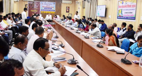 स्वीकृत निर्माण निर्धारित समय में करें यथाशीघ्र पूर्ण
