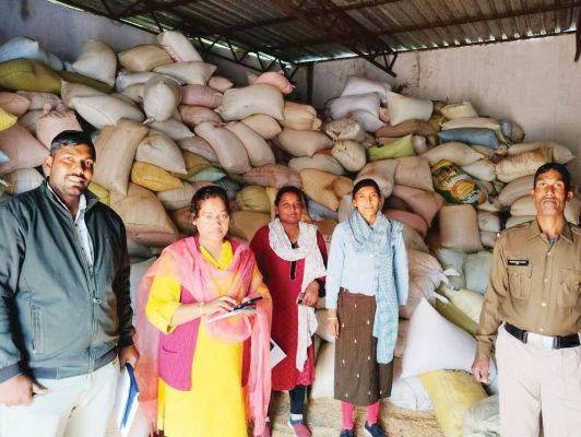 किराना दुकान के गोदाम से 500 क्विंटल अवैध धान जब्त