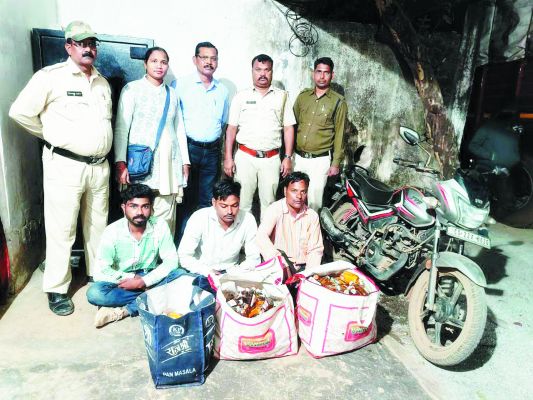 94 हजार से अधिक की विदेशी मदिरा सहित 3 आरोपी गिरफ्तार