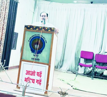 विद्यार्थियों को निखारने और कमियों  को दूर करने का करें प्रयास