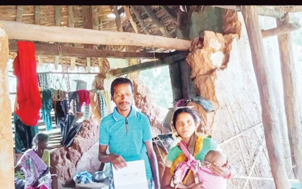 हाथी प्रभावित ग्रामीण मुआवजा पाने 1 वर्ष से लगा रहे चक्कर