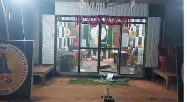 3 दिन पहले हुआ उद्घाटन, फिर तोडफ़ोड़