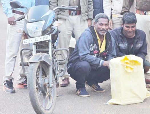 नशीली सिरप की तस्करी करते 2 आरोपी पकड़ाए 