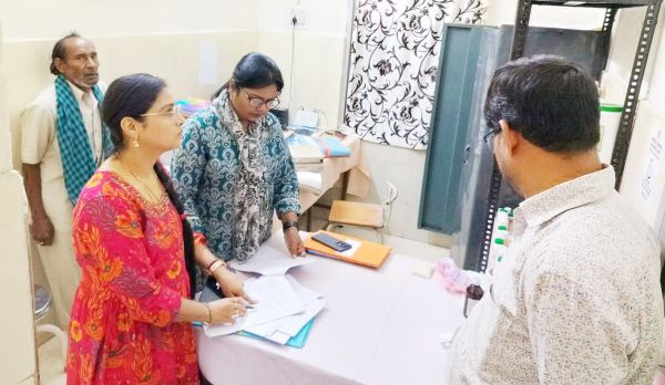 राज्य की टीम ने किया धमतरी के  7 आयुष केंद्रों का मूल्यांकन