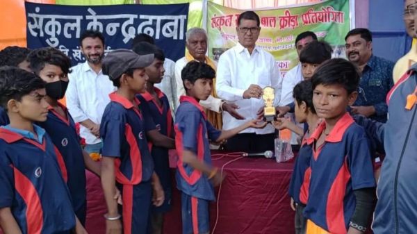 पूर्व विधायक जंघेल ने विजेता-उपविजेता का किया पुरस्कृत